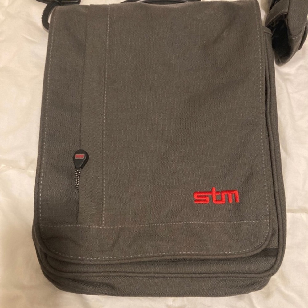STM Laptop Messenger Bag in Olive Green